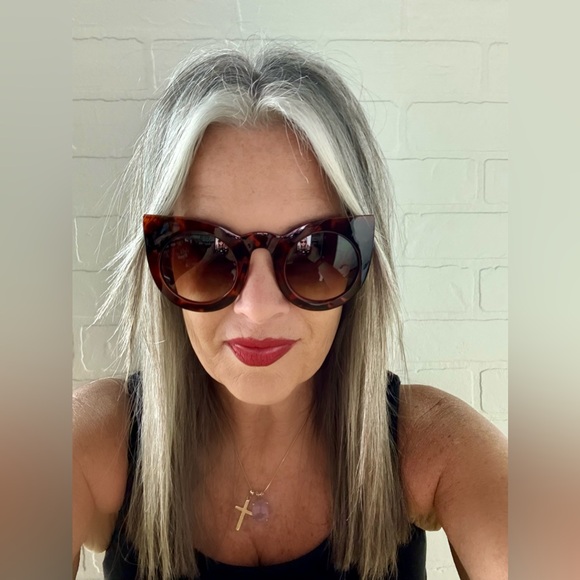 Quay Australia Brown Oversized Sunglasses - Picture 2 of 2